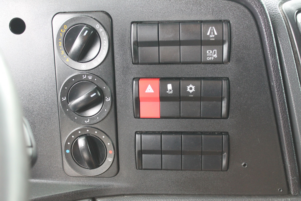 Mercedes-Benz Atego 1221 E6Blatt/Luft LBW Bett Schlafkabine - 18 Mercedes-Benz Atego 1221 E6Blatt/Luft LBW Bett Schlafkabine - 18